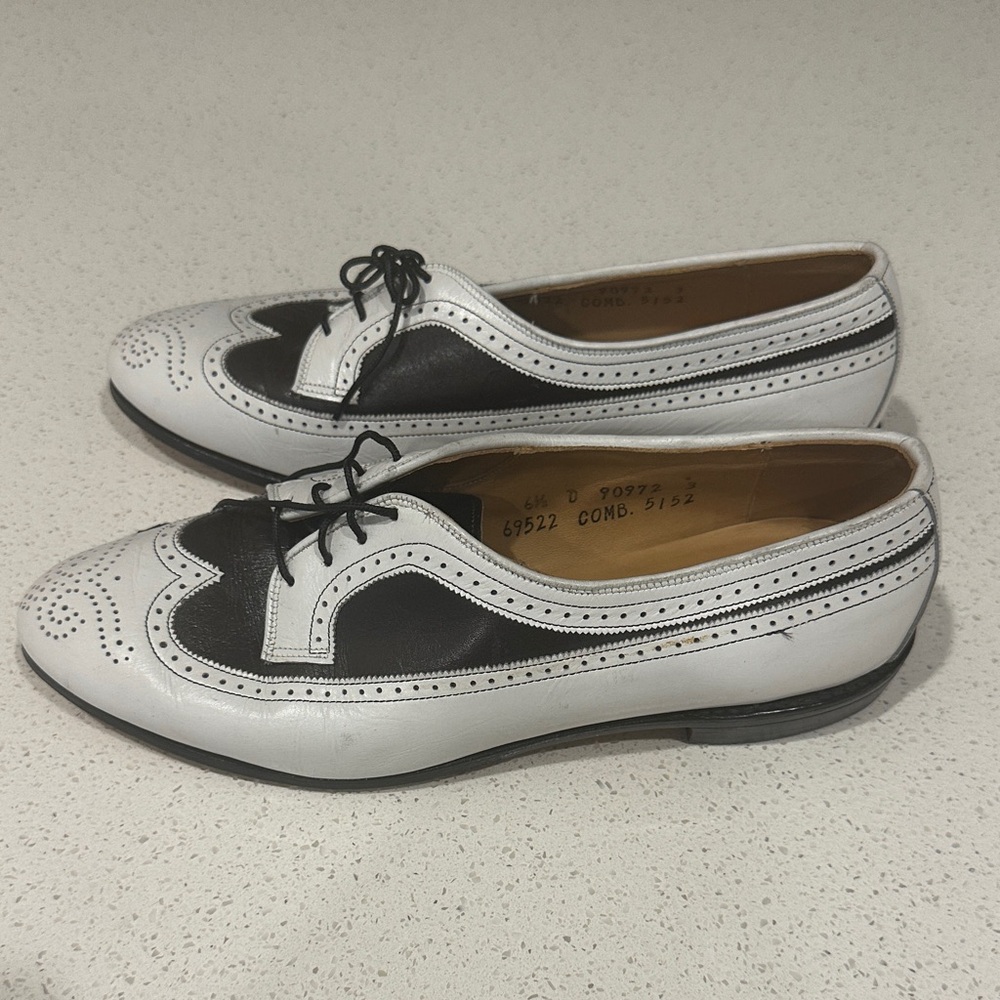 Allen Edmonds Black and White Amherst Oxfords 🔥CLOSE OUT PRICE🔥